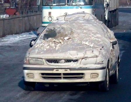 This driver decided not to bother clearing the snow off his windows!